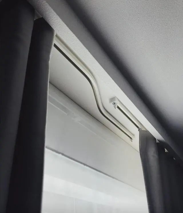 ？近几年流行这样装简洁美观又实用！凯发·k8国际挂窗帘还在用罗马杆(图5)